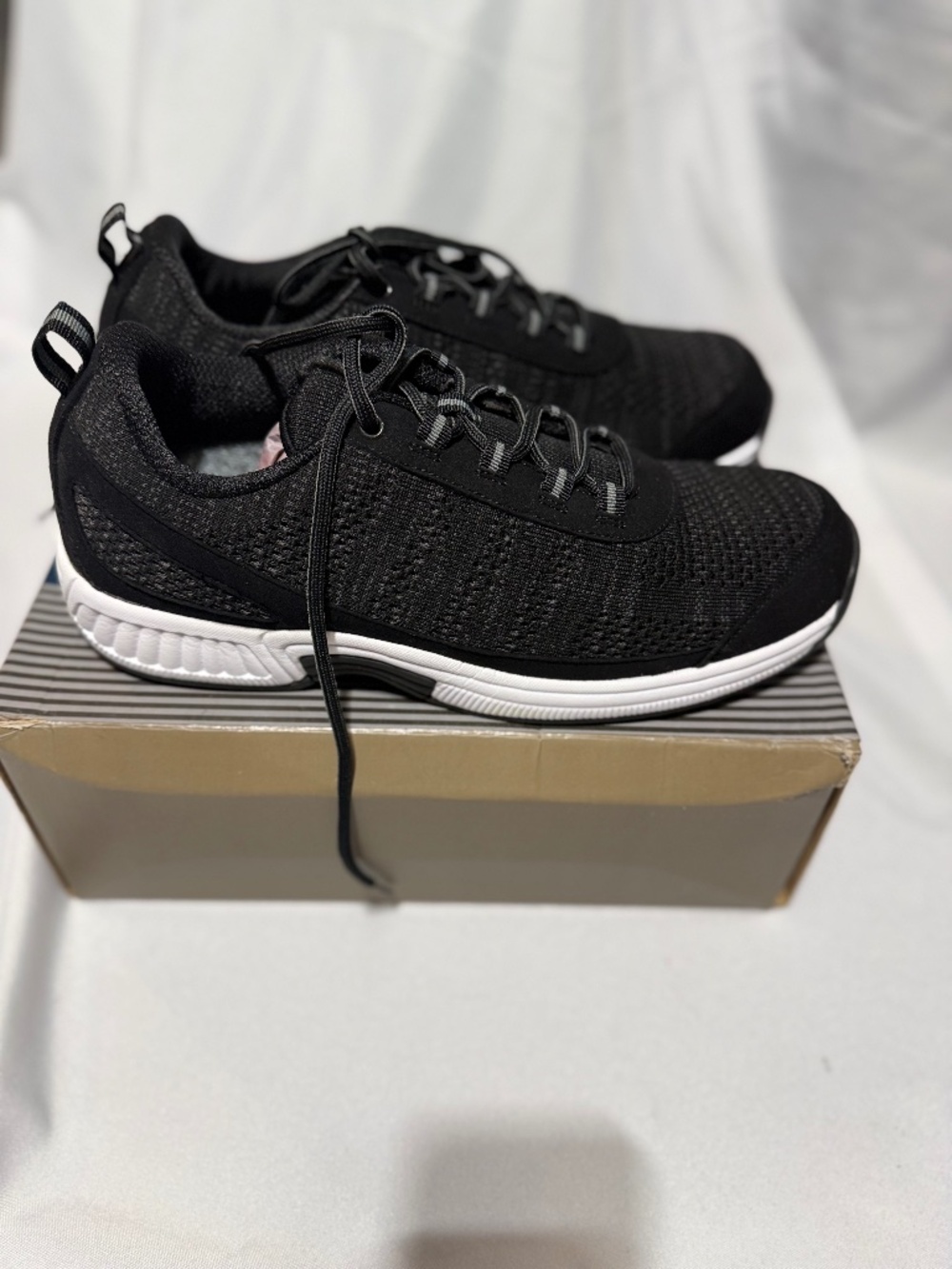 NWT OrthoFeet Lava Men's Athletic Walking Shoes Black Size 12 Wide